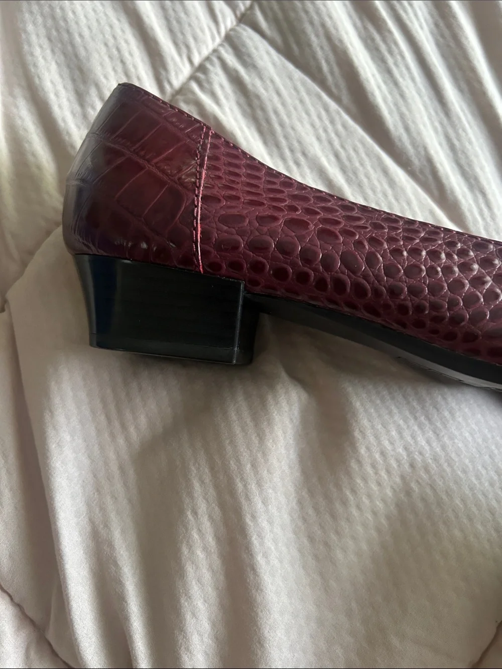 NWOT AEROSOLES Women's Croc-Embossed Bit Loafer in Burgundy